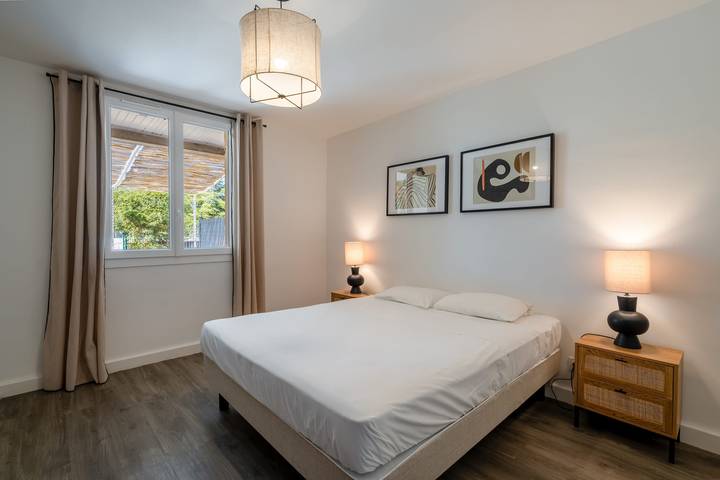 Gîte pour 4 personnes, avec terrasse ainsi que piscine et jardin, adapté aux familles à La Roque-sur-Pernes - 3