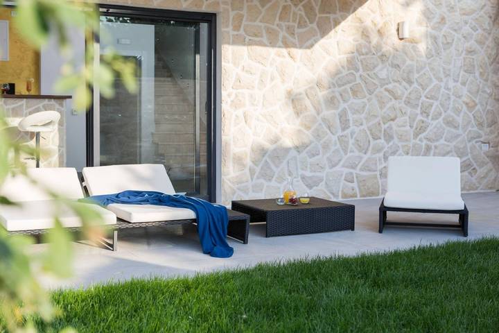 Villa pour 10 personnes, avec jardin, adapté aux familles à Trogir - 2