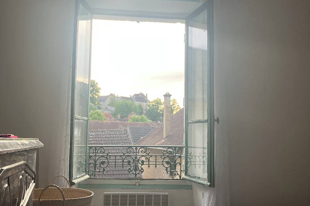 Maison chaleureuse, wifi gratuit, jardin privé fleuri à 20 min. de Vézelay. in Châtel-Censoir, Arrondissement d'Avallon