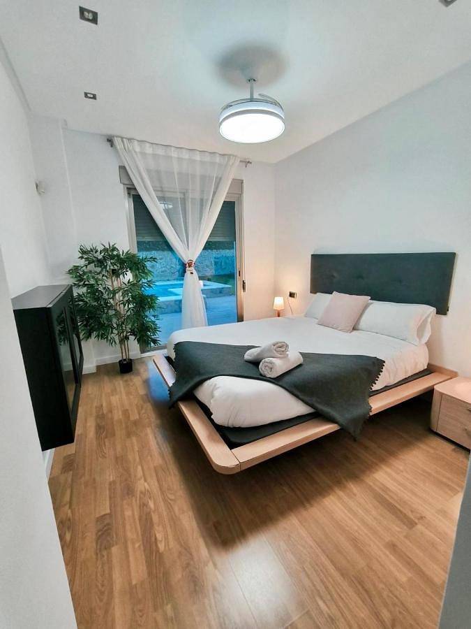 Location de vacances pour 6 personnes, avec piscine ainsi que jardin et vue à Chiva - 2