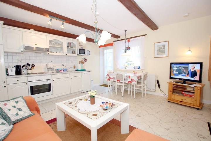 Ganze Wohnung, 2-Zimmer Ferienwhg. in Nieblum mit ca. 55qm Eg und Og mit Garten und Terrasse in Nieblum, Föhr