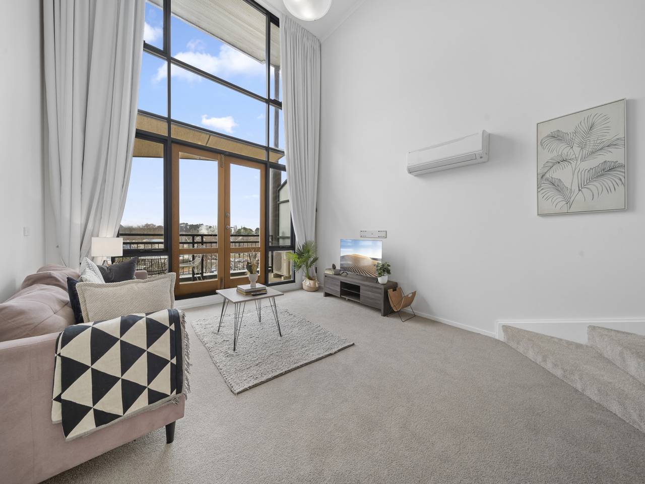 Entire apartment, Loft-Style Cbd 1-Bed with Rooftop Terrace & Bbq in North Canberra, Canberra