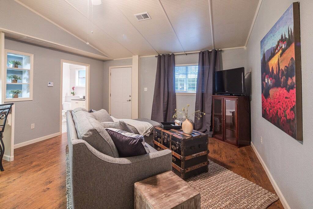 Gruene Country Cottage - nur 1,6 km von Gruene und 1,5 km vom Guadalupe River entfernt in New Braunfels, Comal County