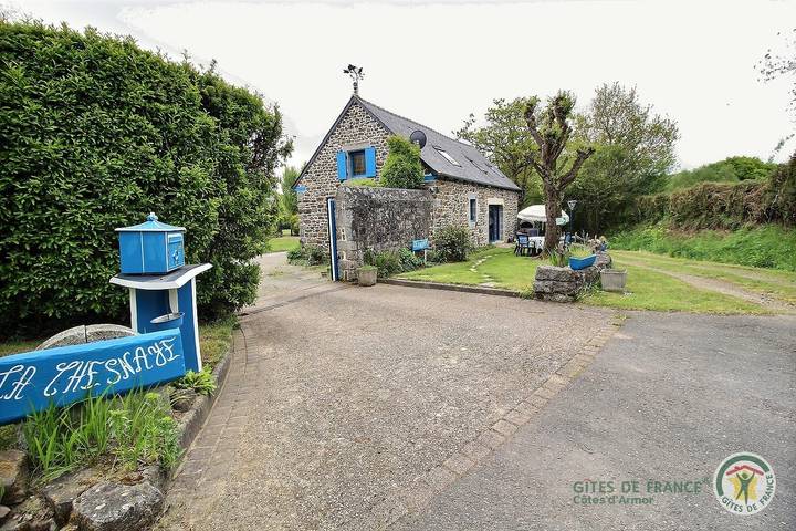 Gîte pour 4 personnes, avec terrasse et jardin à Saint-Donan - 2
