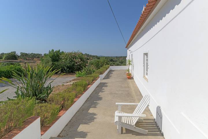 Country House 'Quinta Da Corte' with Private Garden, Balcony and Wi-Fi in São Francisco da Serra, Costa Alentejana