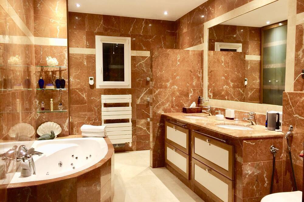 Villa 10 Personen bis 10 km von Cannes mit Pool. Atemberaubende Aussicht auf das Meer in Pégomas, Cannes und Umgebung