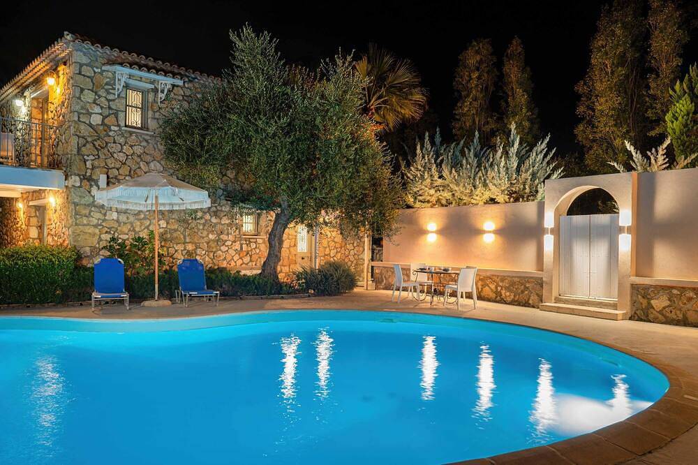 Villa Archontiko - Drei Schlafzimmer Villa, Schläft 6 in Drosia (Zakynthos), Kipseli