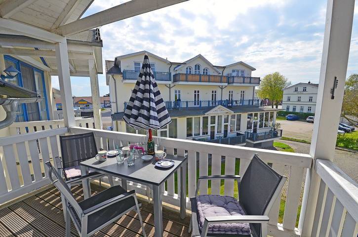 Ferienwohnung für 4 Personen, mit Balkon und Seeblick in Glowe