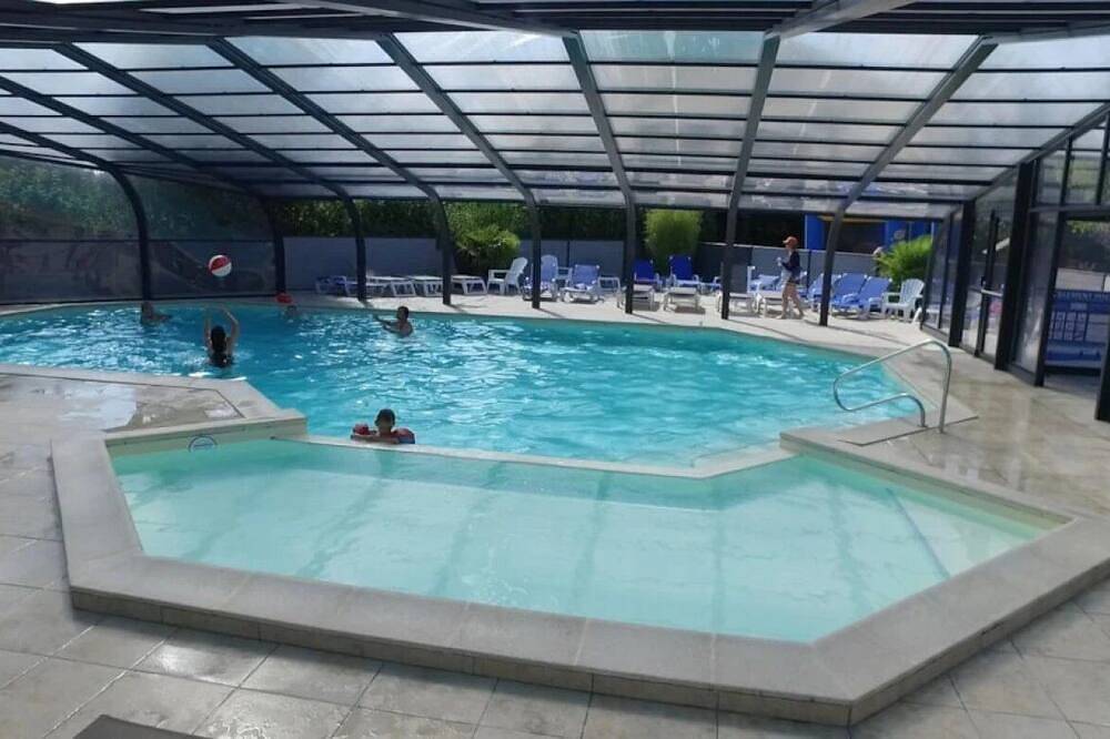Zecamping 4* piscine couverte sauna jacuzzi locatif Tv Bbq 24m2 4 pers in Apremont, Vallée de la Loire
