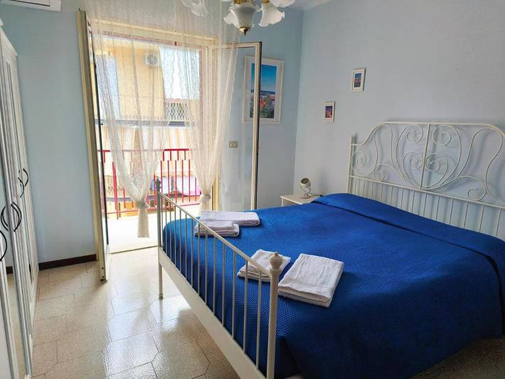 Gîte pour 6 personnes, avec balcon et vue à Alì Terme - 4