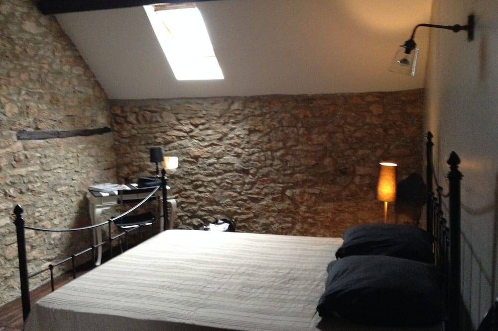 Magnífico hórreo, 8 personas 4 dormitorios, piscina privada climatizada, campo in Brengues, Macizo Central