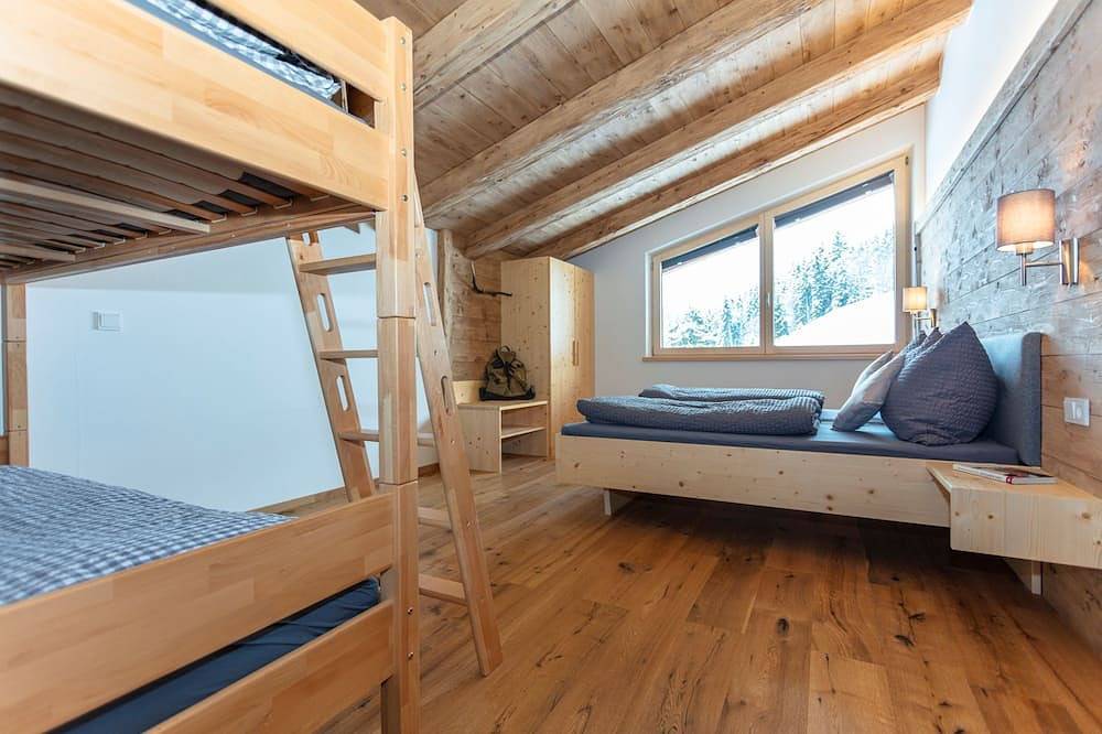 Ganze Wohnung, Stilvoll eingerichtetes Appartement (80 qm) für bis zu 6 Personen mit großem Sonnenbalkon in Unken, Pinzgau