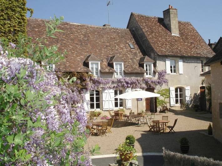 Hôtel, avec Terrasse et Jardin à Angles-sur-l'Anglin