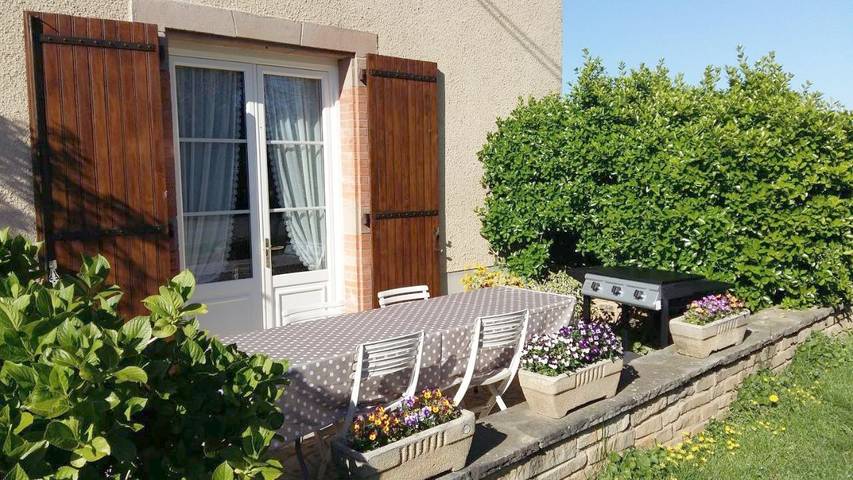 Gîte pour 8 personnes, avec jardin et vue, animaux acceptés à Valderiès - 4