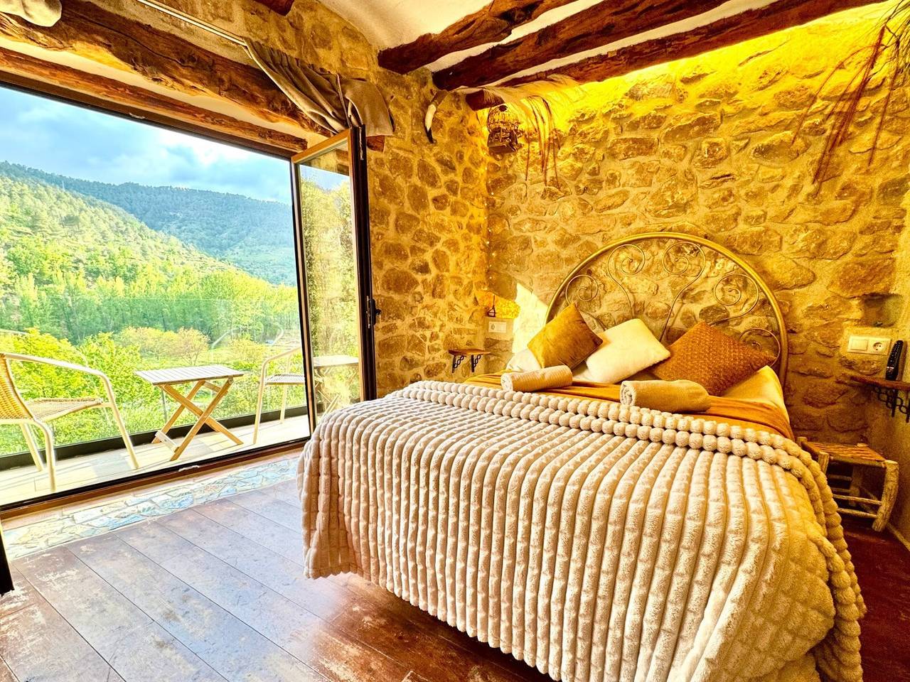 Apartamento 'Gnomo' con vistas a la montaña, Wi-Fi y aire acondicionado in Olba, Provincia de Teruel