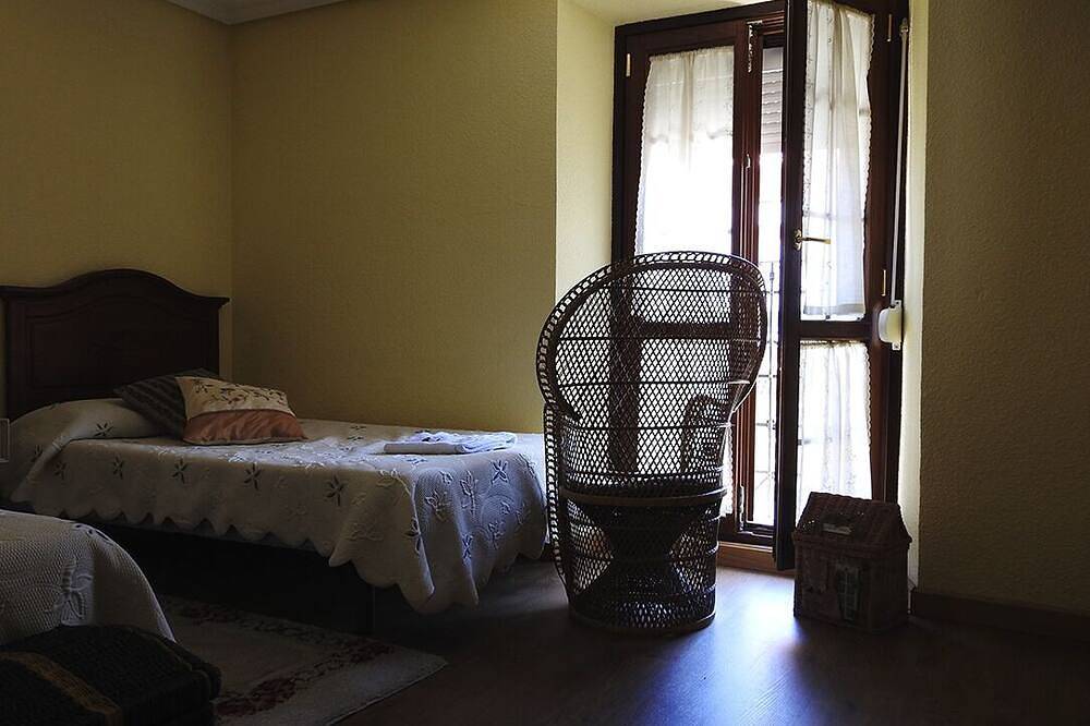 Alojamiento para grupos y pueblo con encanto especial a 20 minutos de León in Cimanes del Tejar, Cordillera Cantábrica