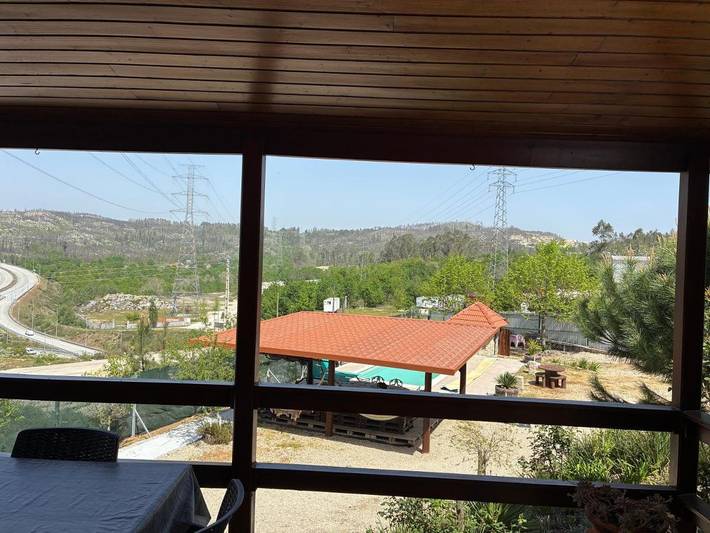 Location de vacances pour 4 personnes, avec piscine ainsi que vue et jardin dans Castro Daire - 3