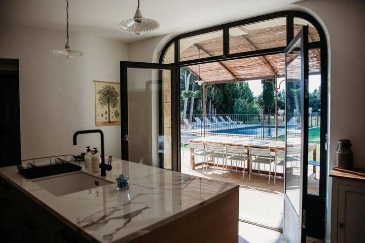 Chambre d’hôte pour 2 personnes, avec jardin ainsi que piscine et vue, adapté aux familles à Châteaurenard - 4