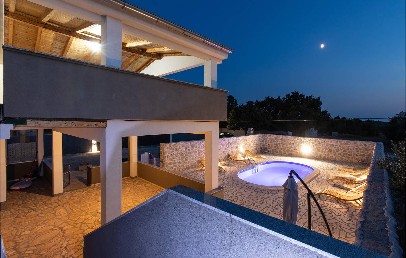 Geräumige 32 m² große Wohnung mit Pool, WLAN und Parkplatz in Grad Benkovac, Zadar