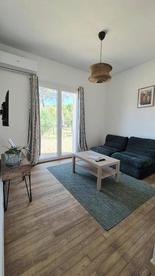 Location de vacances pour 2 personnes, avec piscine et terrasse ainsi que vue et jardin à Badens - 3