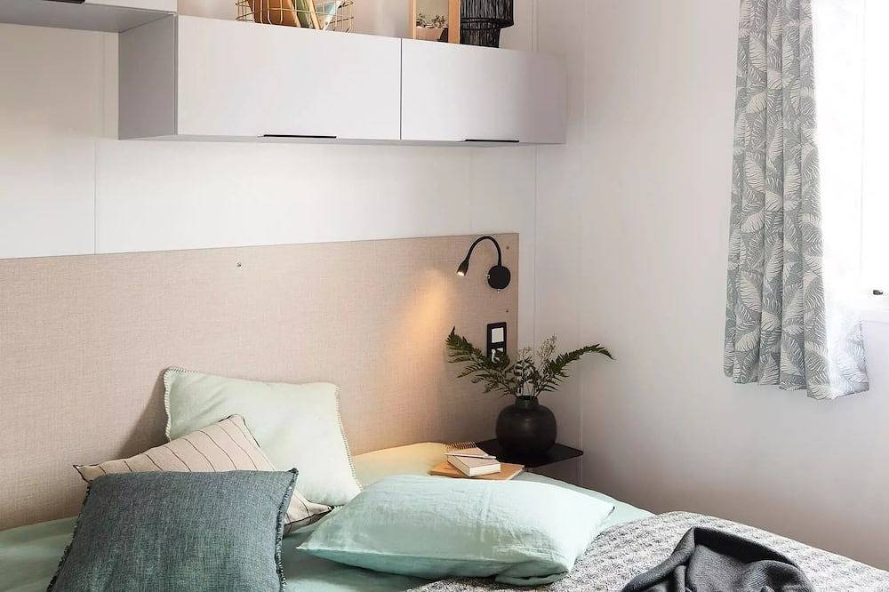 Mobil-Home Couserans with covered terrace 6 people 8 people in Oust, Parc naturel régional des Pyrénées ariégeoises