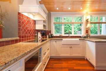 Bed And Breakfasts for 6 Guests in British Columbia, Canada, Picture 4