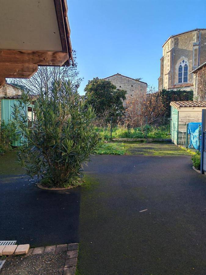 Gîte pour 6 personnes, avec terrasse, animaux acceptés à Arçais - 2