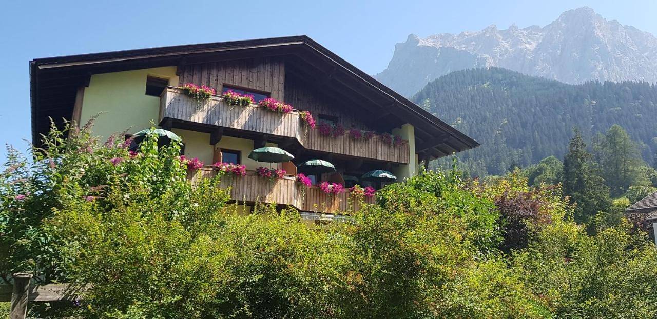 Gästehaus Schoeneweiß in Ehrwald, Alpes d'Ammergau (Autriche)