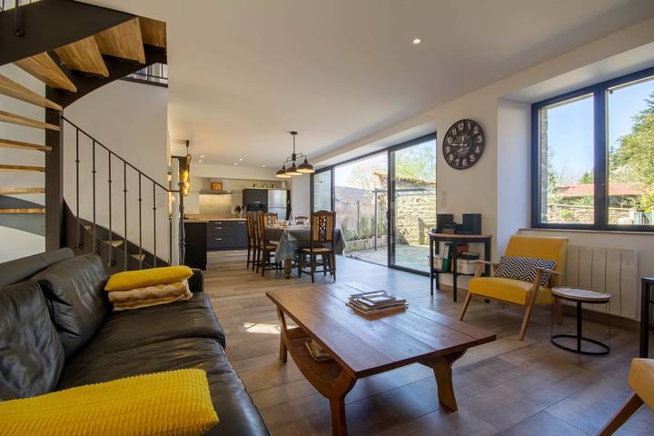 Gîte pour 6 personnes, avec Terrasse et Jardin à Bieuzy