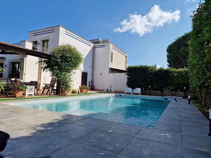 Villa für 6 Personen, mit Terrasse und Garten sowie Pool - 1