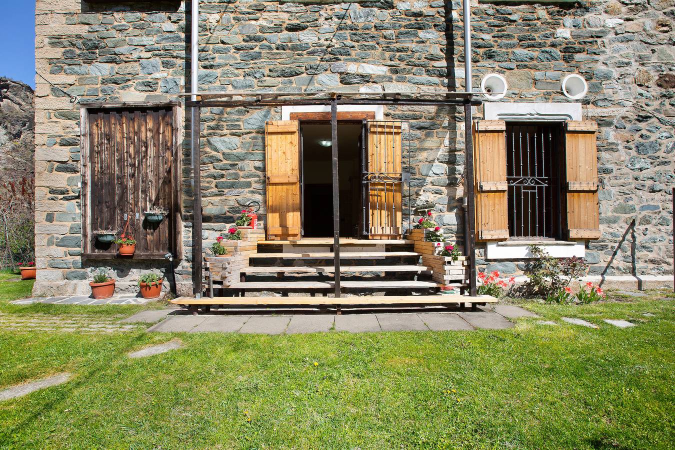 Appartement entier, Appartement de vacances 'Casa Tua' pour animaux domestiques avec vue sur montagne in Runaz, Comune di Avise
