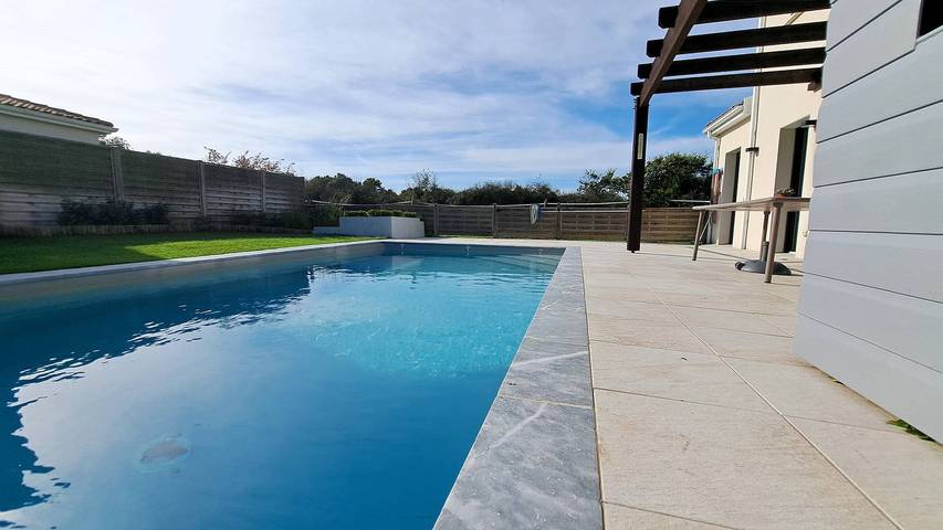 Location de vacances pour 8 personnes, avec jacuzzi et piscine ainsi que jardin et terrasse à Saint-Augustin - 2