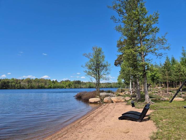 Stensjö Holiday Home – Cozy Swedish Cottage by the Lake in Blekinge in Svenska Östersjön