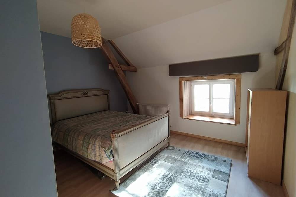 Gite Avec Piscine Intérieure Chauffée et Billard , Idéal Amoureux de la Nature! in Chemiré-en-Charnie, Sarthe