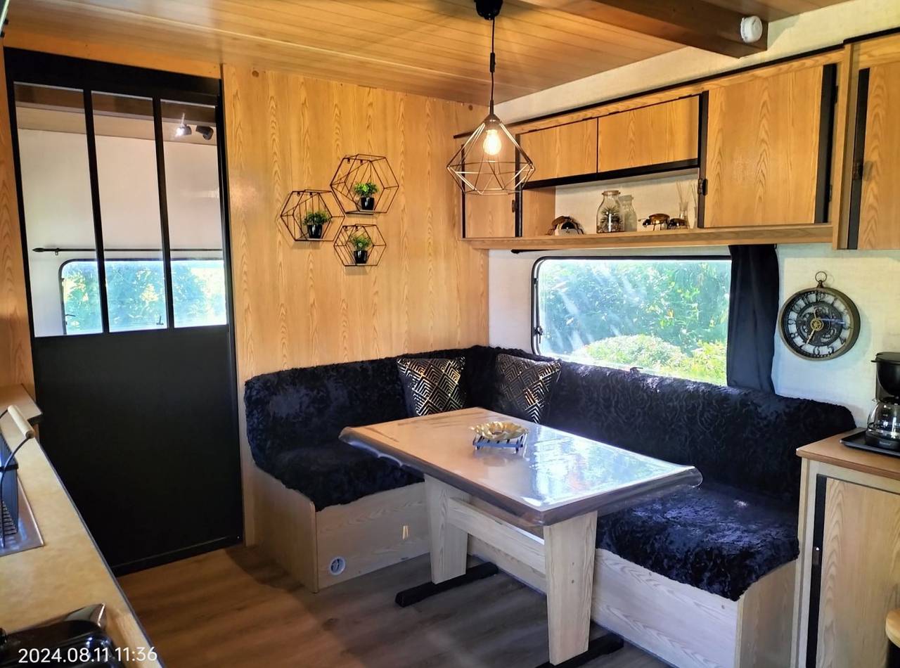 Mobil-home gîte avec accès piscine privatif in Cartigny-l'Épinay, Région de Bayeux