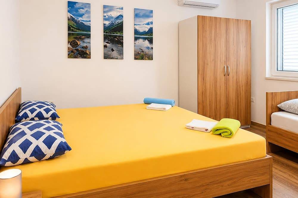 Ganze Wohnung, Nice apartment in Smokvica with Wifi in Pag