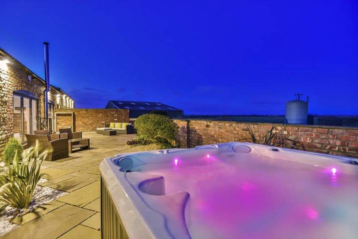 Rental for 14 people, with Hot tub and Terrace in East Midlands