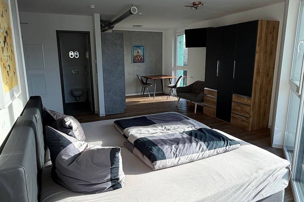 Ganze Wohnung, Einzimmer-Apartment mit Doppelbett in Stuttgart, Stuttgart Region