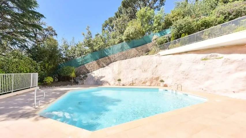Gîte pour 4 personnes, avec terrasse et piscine dans Cannes La Bocca - 2