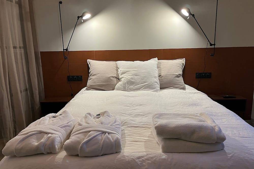 Appartement entier, Chambre double avec salle de bain in Villers-Cotterêts, Aisne