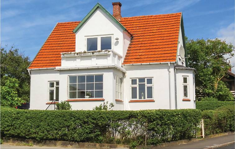 Ferielejlighed for 5 personer, med Terrasse og Have i Tisvilde