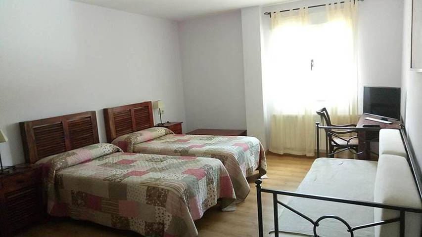 Casa de huéspuedes para 2 personas, con Vistas en Navalonguilla - 3