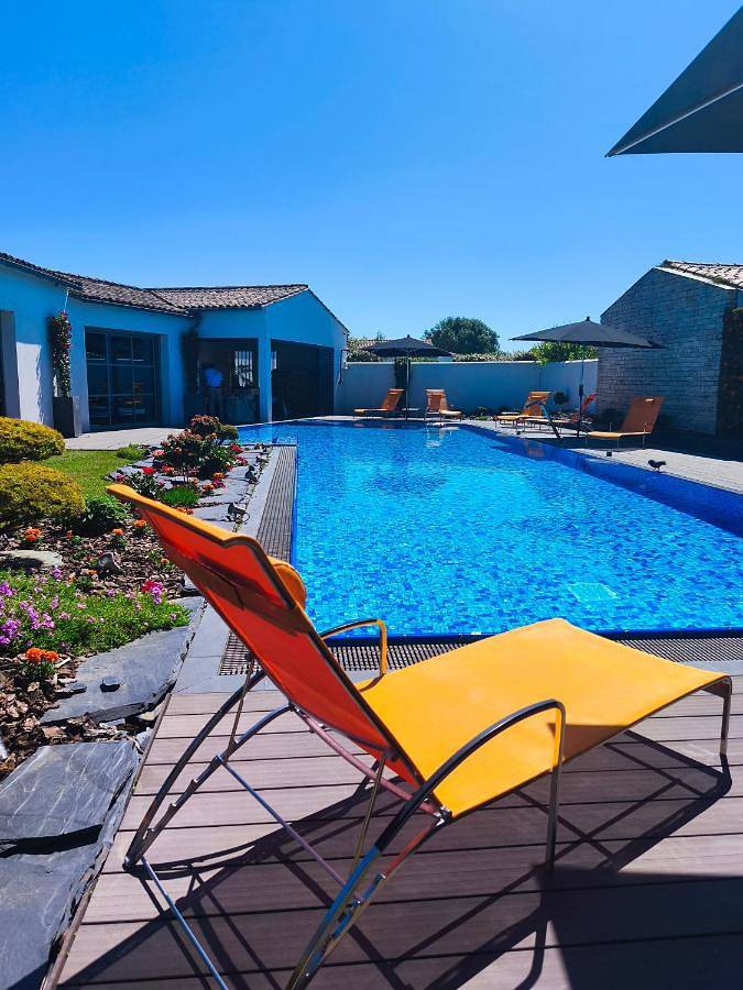 Villa pour 16 personnes, avec jacuzzi et jardin ainsi que piscine et sauna - 1
