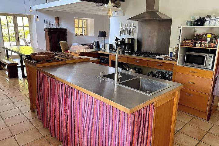 Gîte pour 10 personnes, avec jardin à Roche-Saint-Secret-Béconne - 2