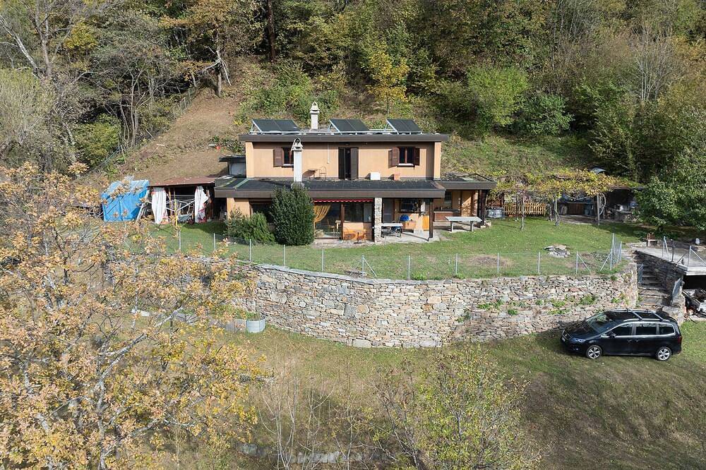 Alleinlage im Tessiner Naturparadies: 119m² Haus, 1800m² Garten & Outdoor-Küche in Faido, Lepontinische Alpen