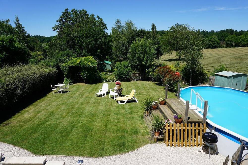 Près d'Aubeterre, chalet paisible avec de belles vues et piscine en Dordogne in Festalemps, Périgord Vert