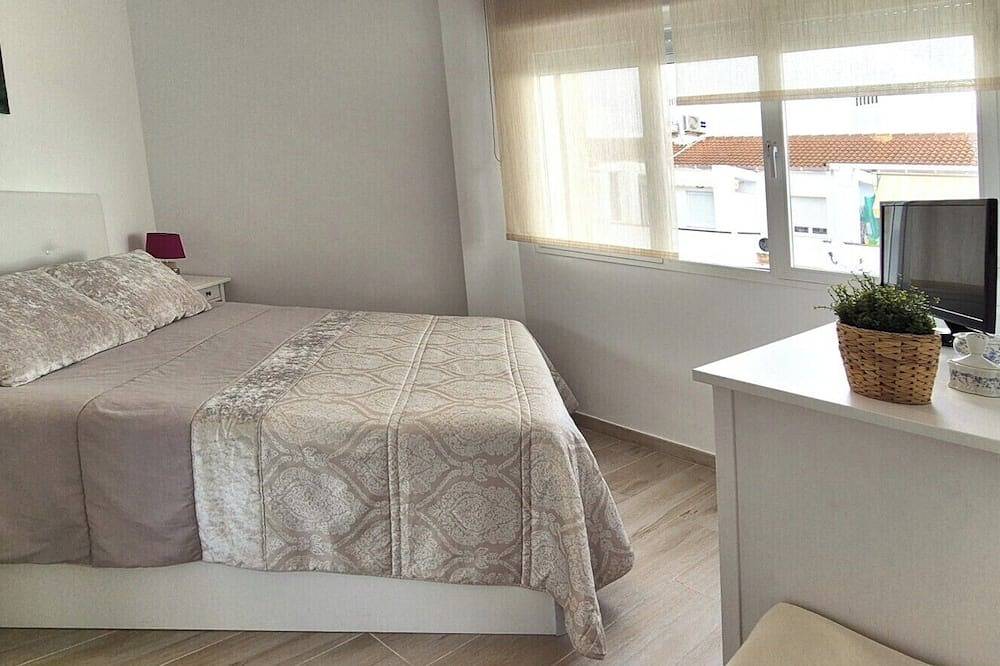 Entire apartment, Wonderful apartment with terrace in La Carihuela - Torremolinos in Montemar Torremolinos, Torremolinos