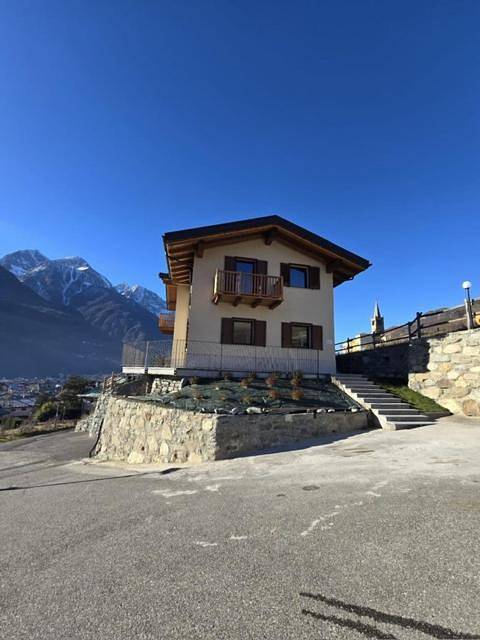 Gîte pour 3 personnes, avec vue ainsi que jardin et terrasse, animaux acceptés dans Nus - 2