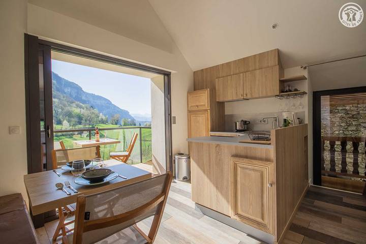Gîte pour 2 personnes, avec Balcon ainsi que Jacuzzi et Jardin