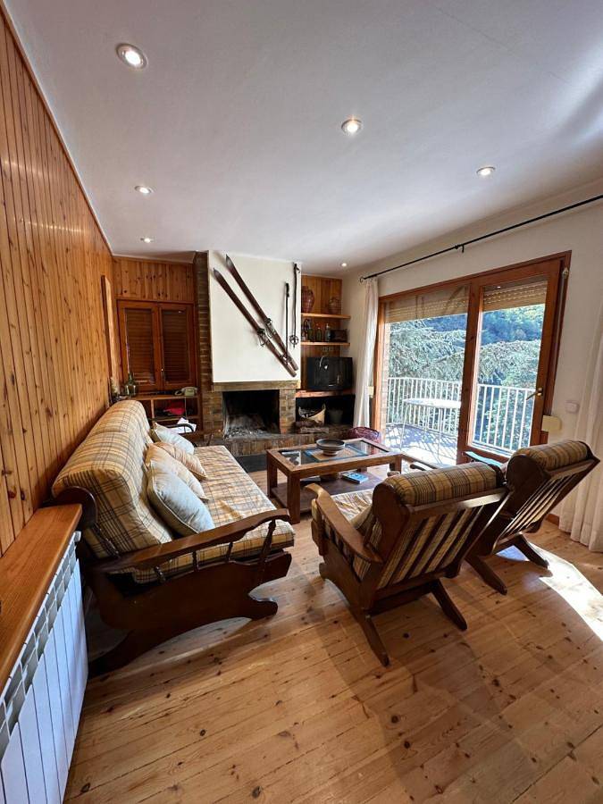 Gîte pour 7 personnes, avec jardin ainsi que piscine et vue à Rialp - 4